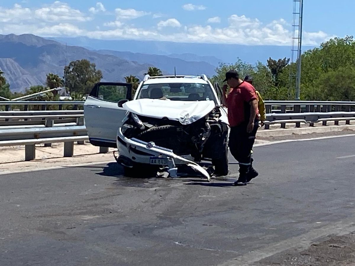 Fuerte Siniestro Entre Un Cami N Y Dos Camionetas En La Circunvalaci N