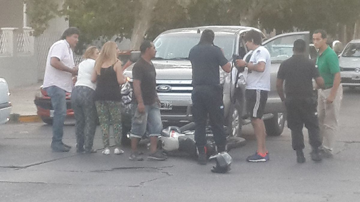 Una Motociclista Fue Embestida Por Una Camioneta En Pleno Centro