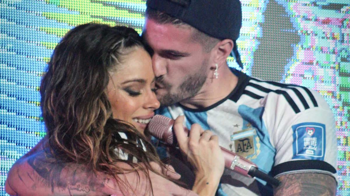 De Paul Con Su Hija Y La Copa Del Mundo En El Recital De Tini Stoessel