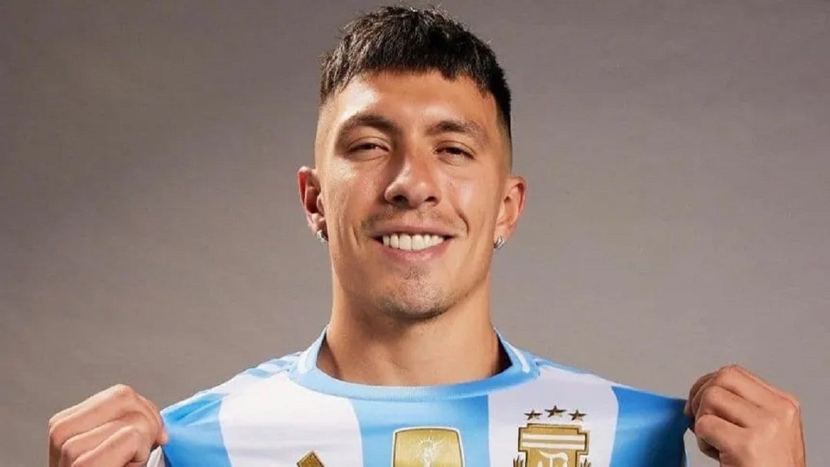 Lisandro Mart Nez Present La Nueva Camiseta De Argentina