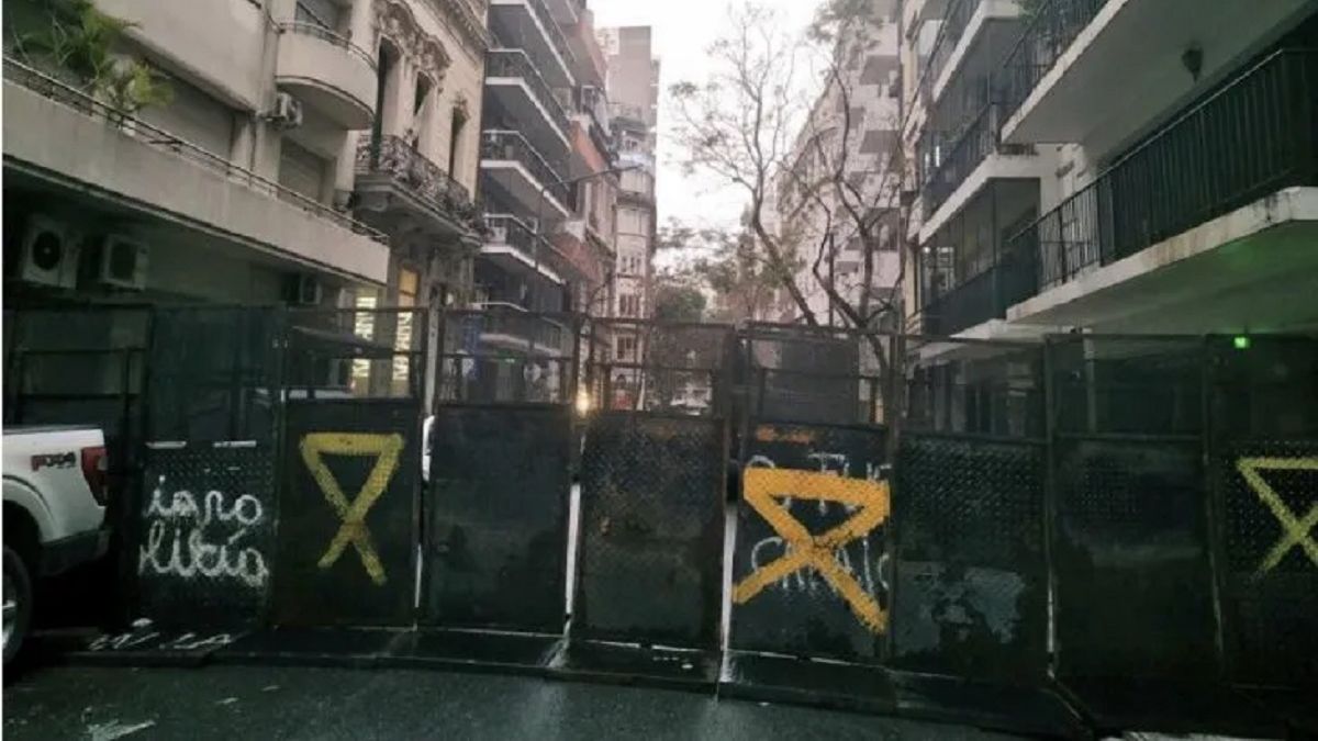 Vallaron Los Alrededores De La Casa De Cristina Kirchner