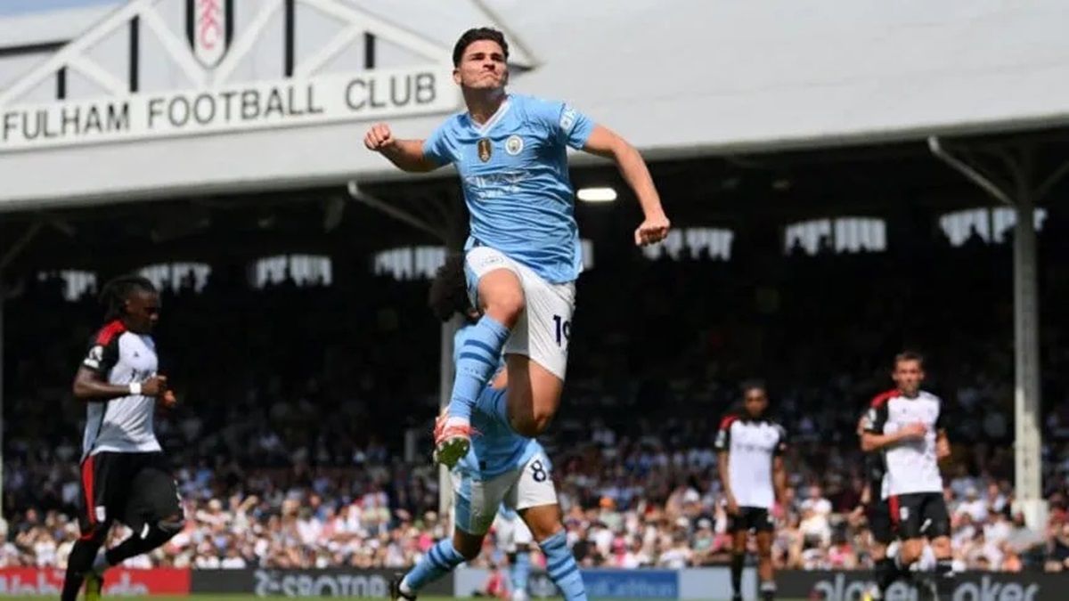 Con uno de Julián Álvarez Manchester City goleó al Fulham