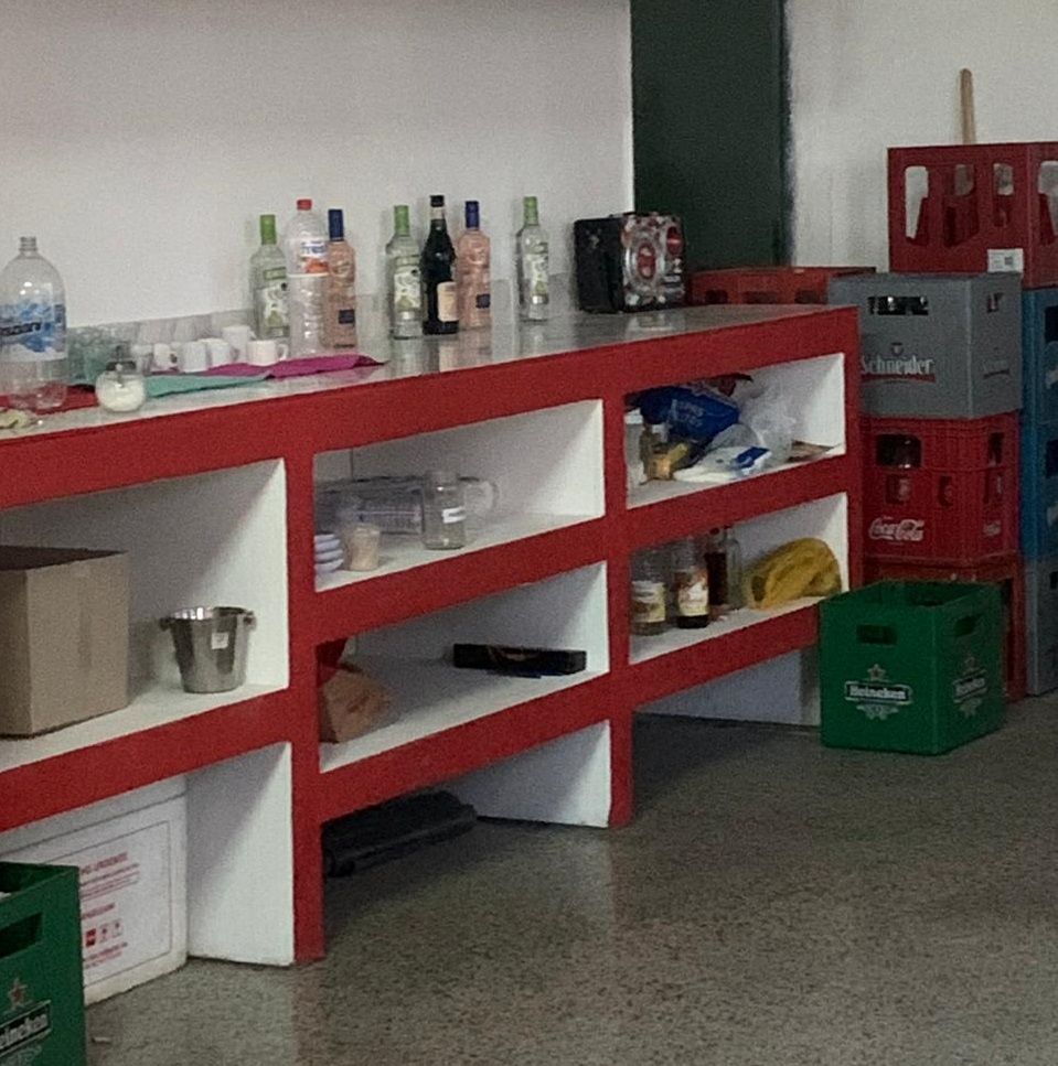 Detuvieron a 20 personas en una tarde de póquer en Jockey Club.