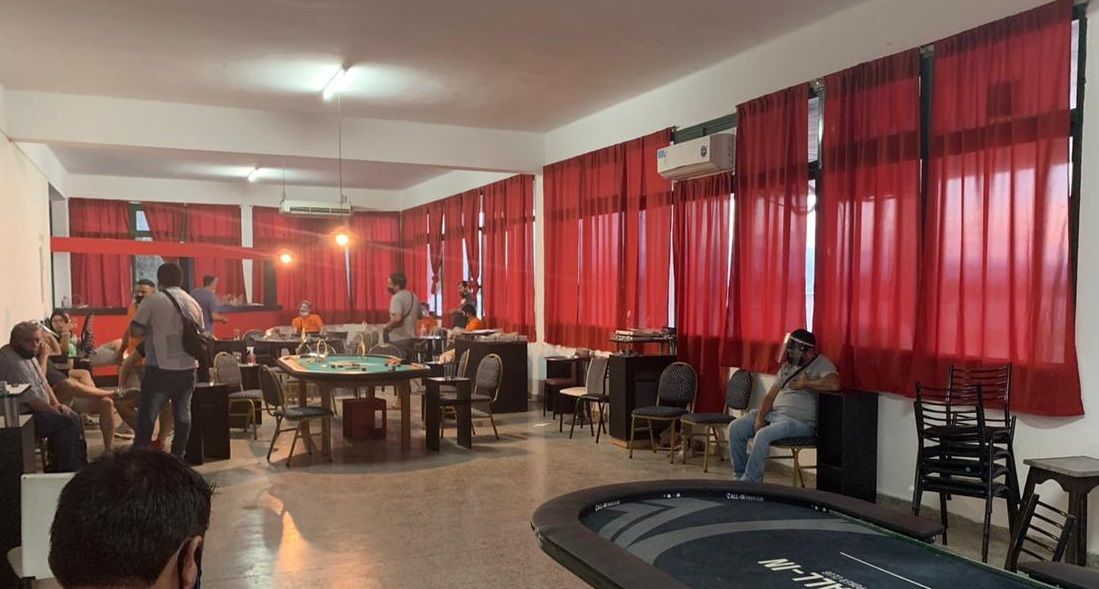 Detuvieron a 20 personas en una tarde de póquer en Jockey Club.