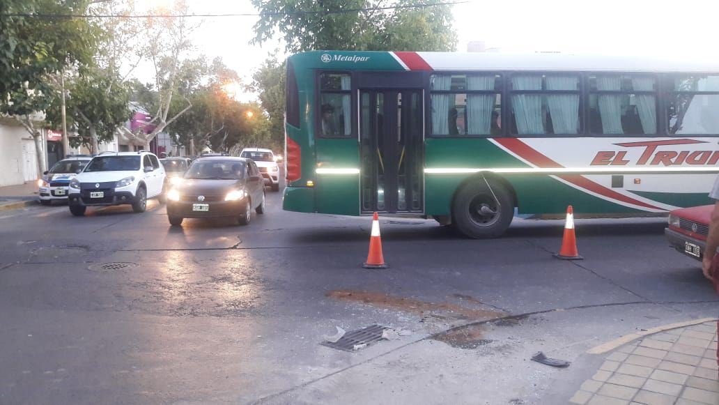Colisión de autos en Jujuy y Santa Fe