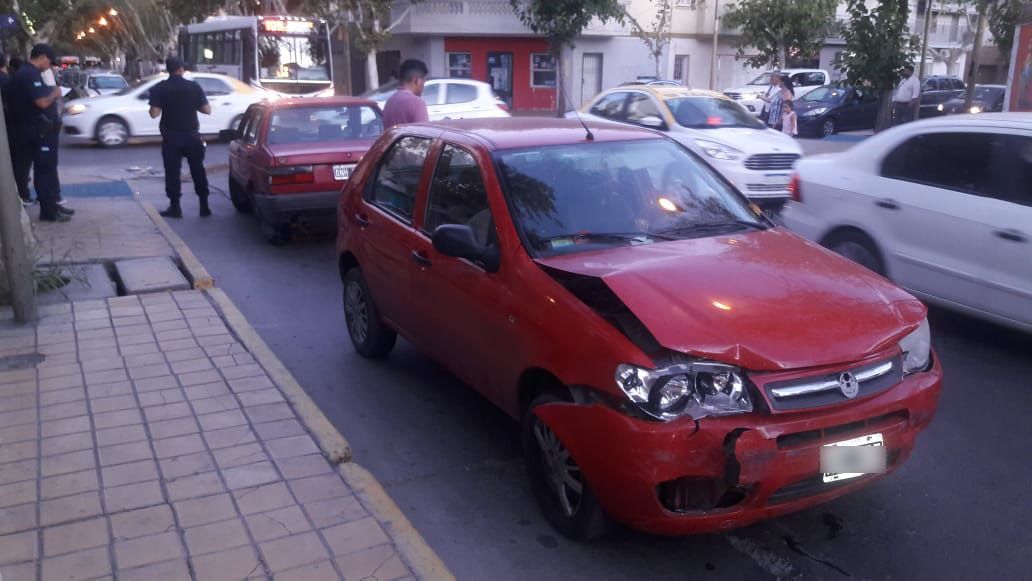 Colisión de autos en Jujuy y Santa Fe