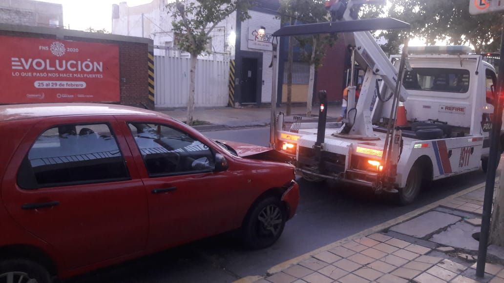 Colisión de autos en Jujuy y Santa Fe