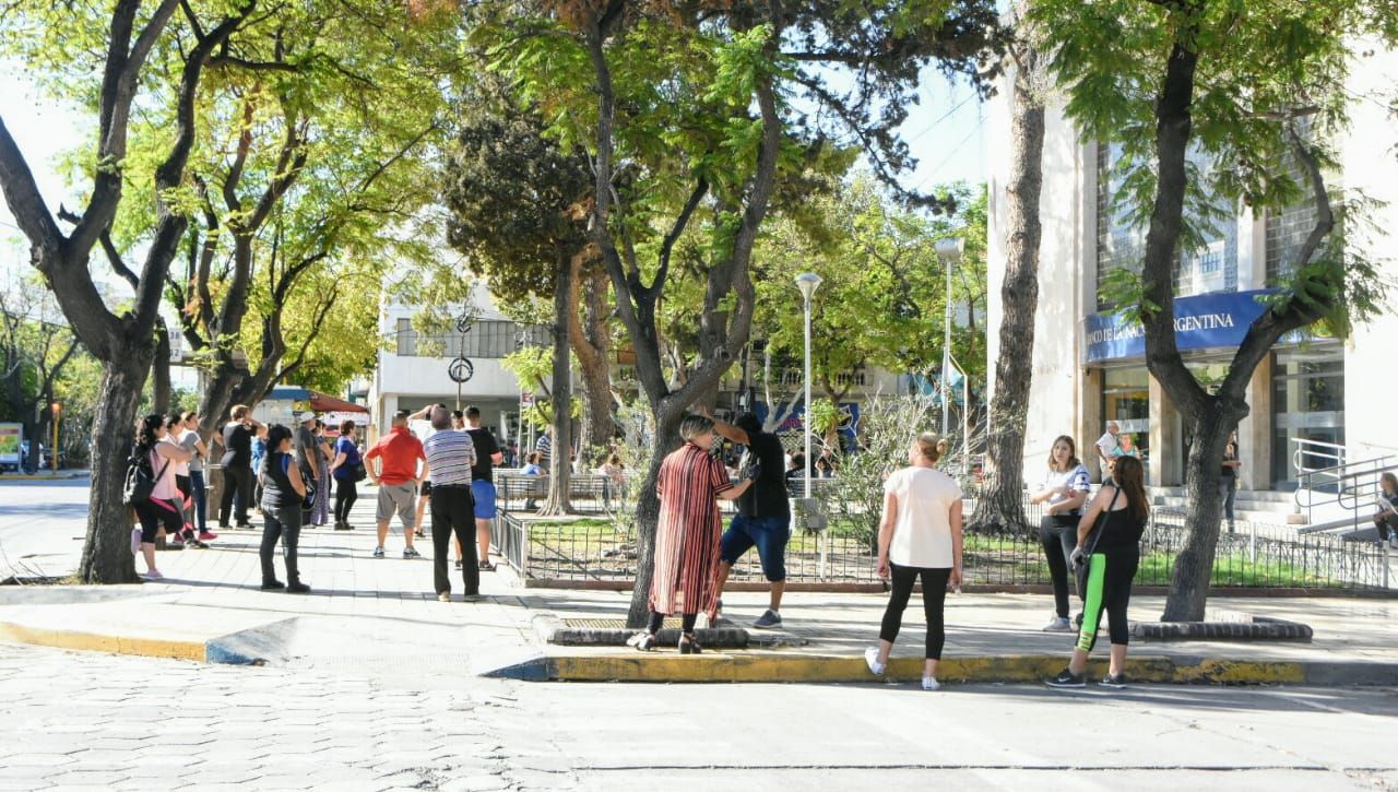 Largas filas en cajeros automáticos (Foto: sj8)