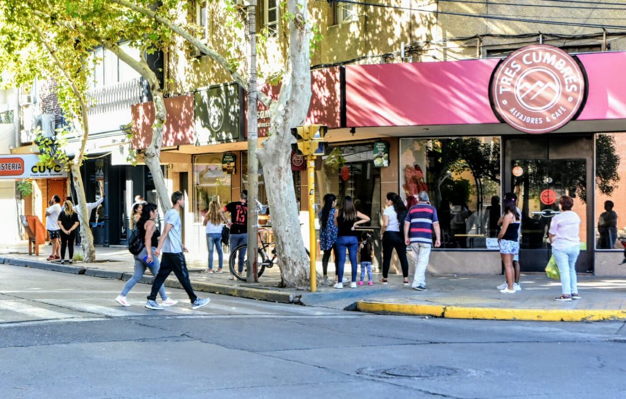 Largas filas en cajeros automáticos (Foto: sj8)