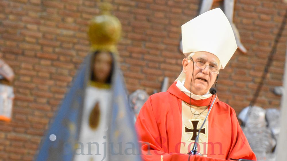 Coronavirus: en un Viernes Santo atípico, Monseñor Lozano encabezó la Celebración de la Pasión (Fotos: sj8)