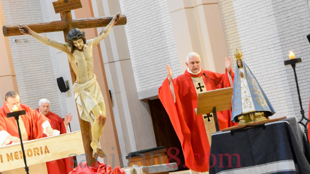 Coronavirus: en un Viernes Santo atípico, Monseñor Lozano encabezó la Celebración de la Pasión (Fotos: sj8)