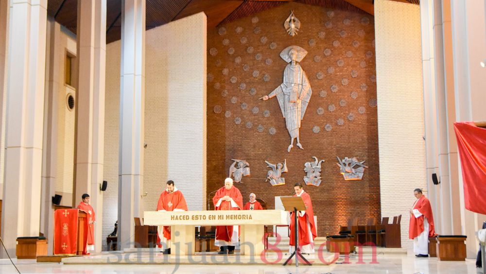Coronavirus: en un Viernes Santo atípico, Monseñor Lozano encabezó la Celebración de la Pasión (Fotos: sj8)