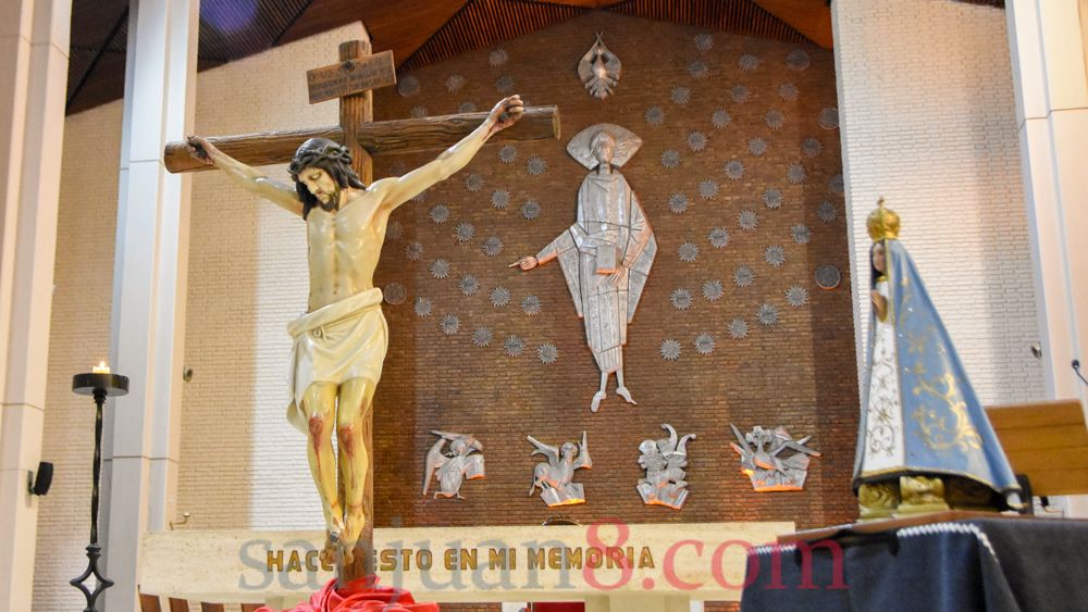 Coronavirus: en un Viernes Santo atípico, Monseñor Lozano encabezó la Celebración de la Pasión (Fotos: sj8)