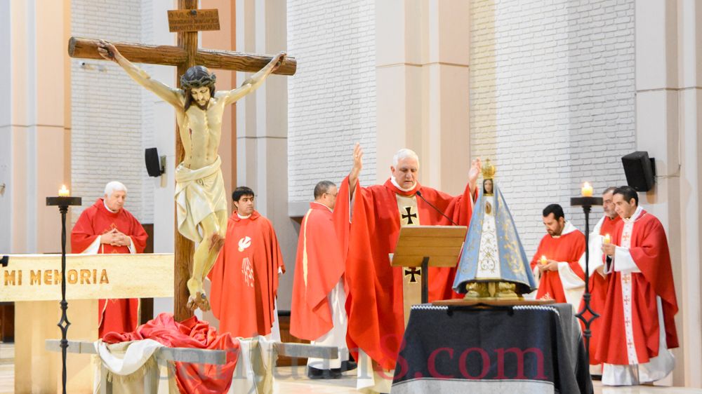 Coronavirus: en un Viernes Santo atípico, Monseñor Lozano encabezó la Celebración de la Pasión (Fotos: sj8)