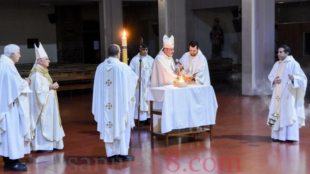 Sábado Santo y Vigilia Pascual en la Catedral, sin fieles y a puertas cerradas. (Foto: sanjuan8.com)