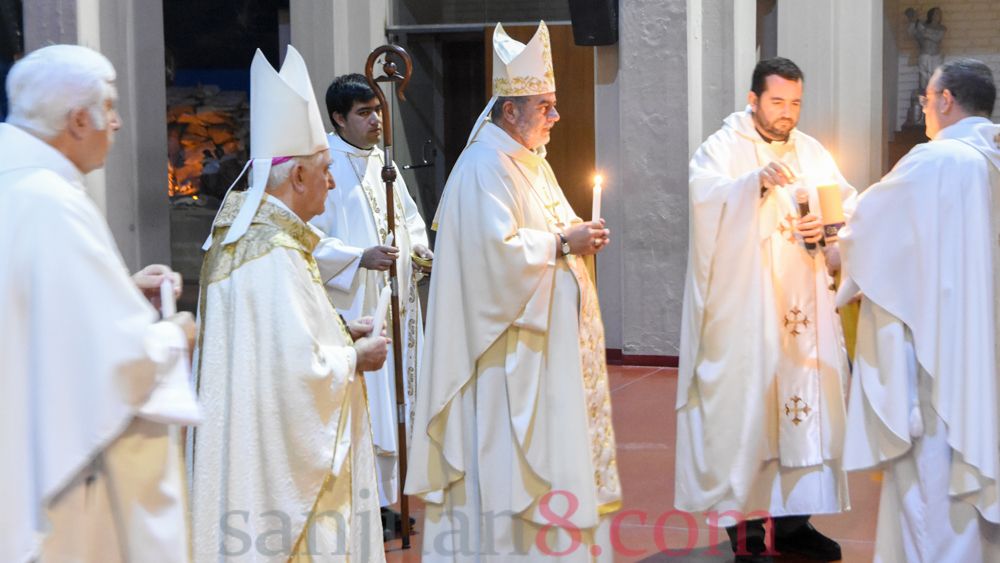 Sábado Santo y Vigilia Pascual en la Catedral, sin fieles y a puertas cerradas. (Foto: sanjuan8.com)