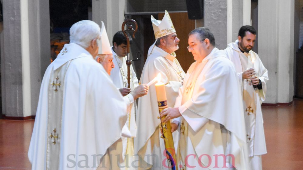 Sábado Santo y Vigilia Pascual en la Catedral, sin fieles y a puertas cerradas. (Foto: sanjuan8.com)