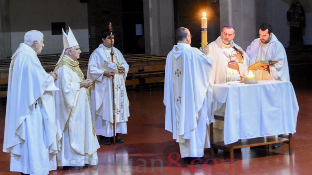 Sábado Santo y Vigilia Pascual en la Catedral, sin fieles y a puertas cerradas. (Foto: sanjuan8.com)