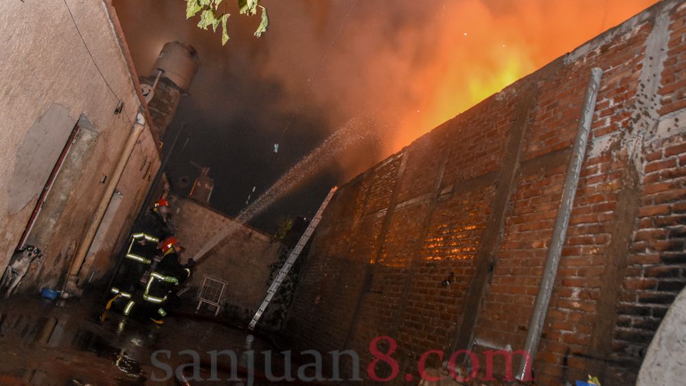 Incendio - Bomberos- Foto: Adrián Carrizo