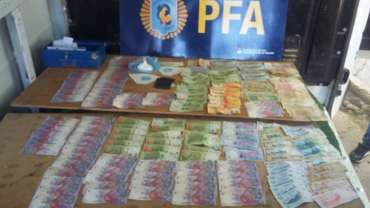 Operativo Policía Federal -Droga- Cochería