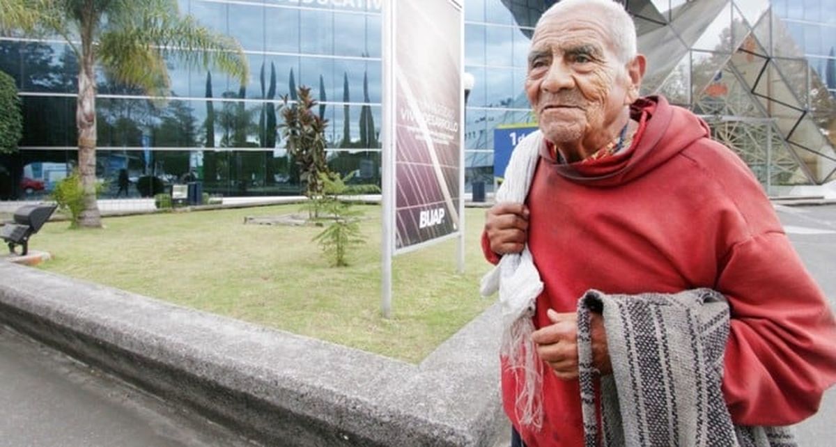 Con 84 años, Don Felipe se recibió de ingeniero