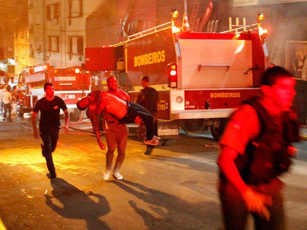 El Cromagnón de Brasil: un incendio en un boliche por una bengala dejó al menos unos 233 muertos