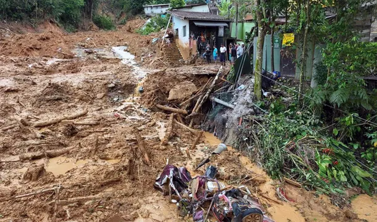 Brasil: más de 50 muertos por los derrumbes en la costa de San Pablo
