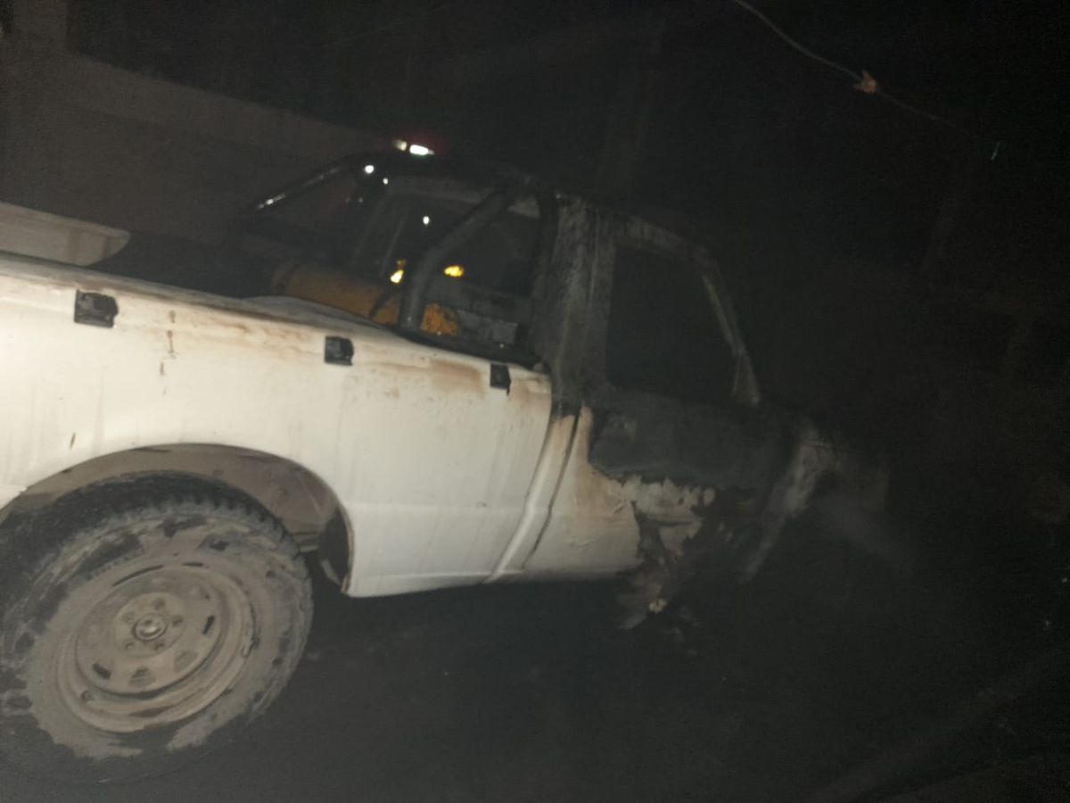 Un desperfecto mecánico hizo arder una camioneta en Pocito