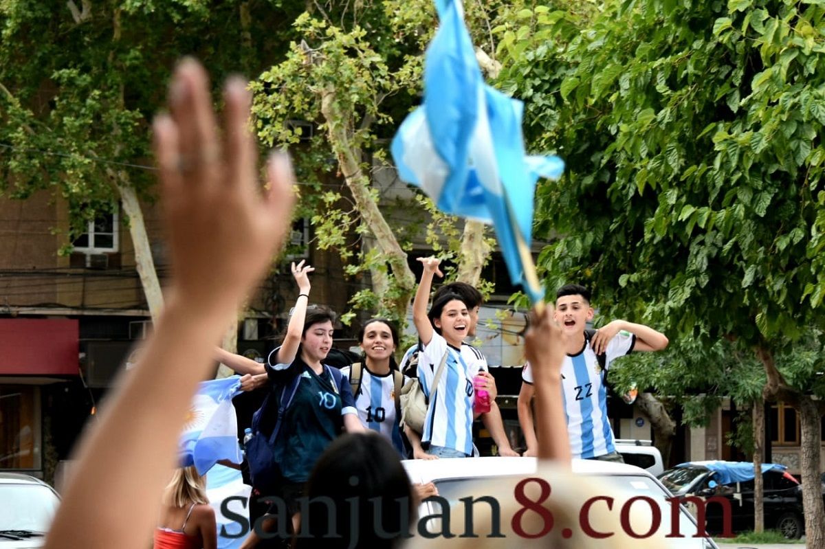 Así celebraron los sanjuaninos el triunfo de Argentina ante México