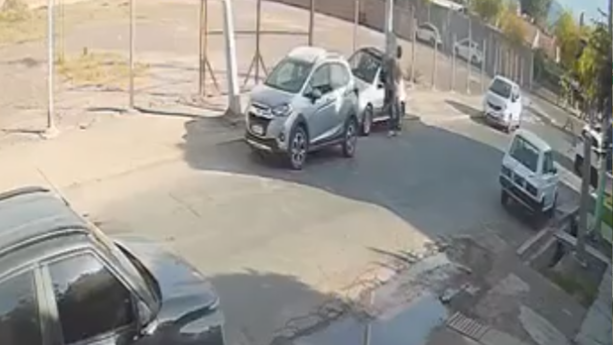 Cayó un ladrón y su cómplice remisero por el robo del techo de un auto