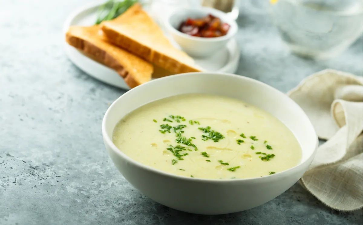 Mirá esta sopa de papa cremosa para combatir el frío