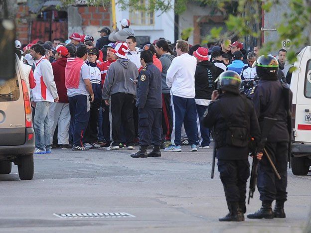 Liberaron a al menos 10 de los 32 barras de Independiente detenidos