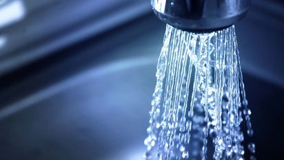 Una usuaria de Twitter compartió su extraña forma de ahorrar agua.