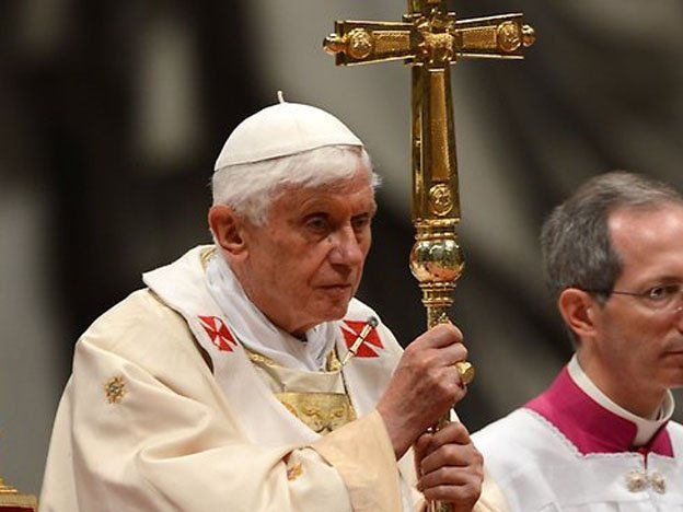 Filtraciones de documentos secretos y la débil salud de Ratzinger
