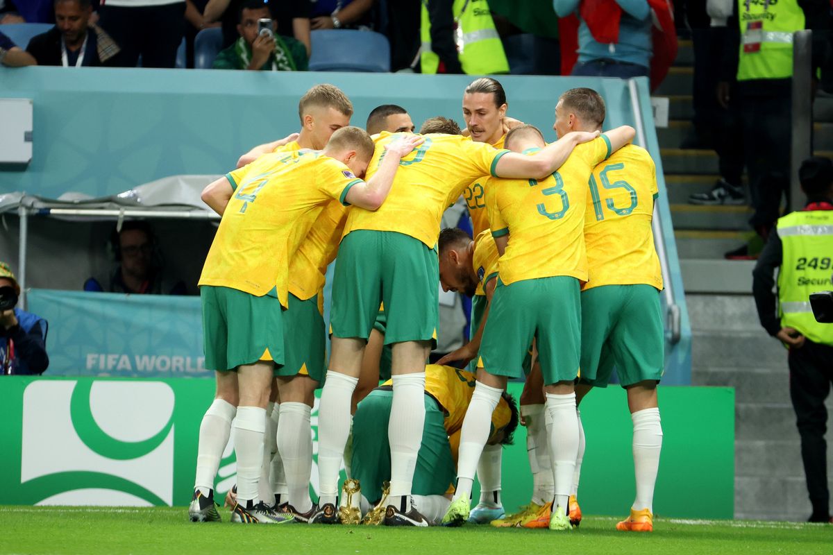 Un insólito gol en contra provocó que Australia descuente
