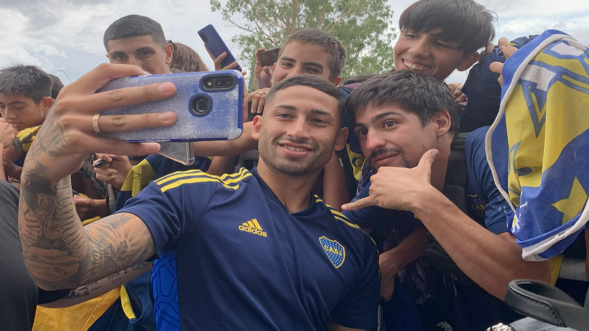 Boca llegó a San Juan con equipo confirmado para el viernes