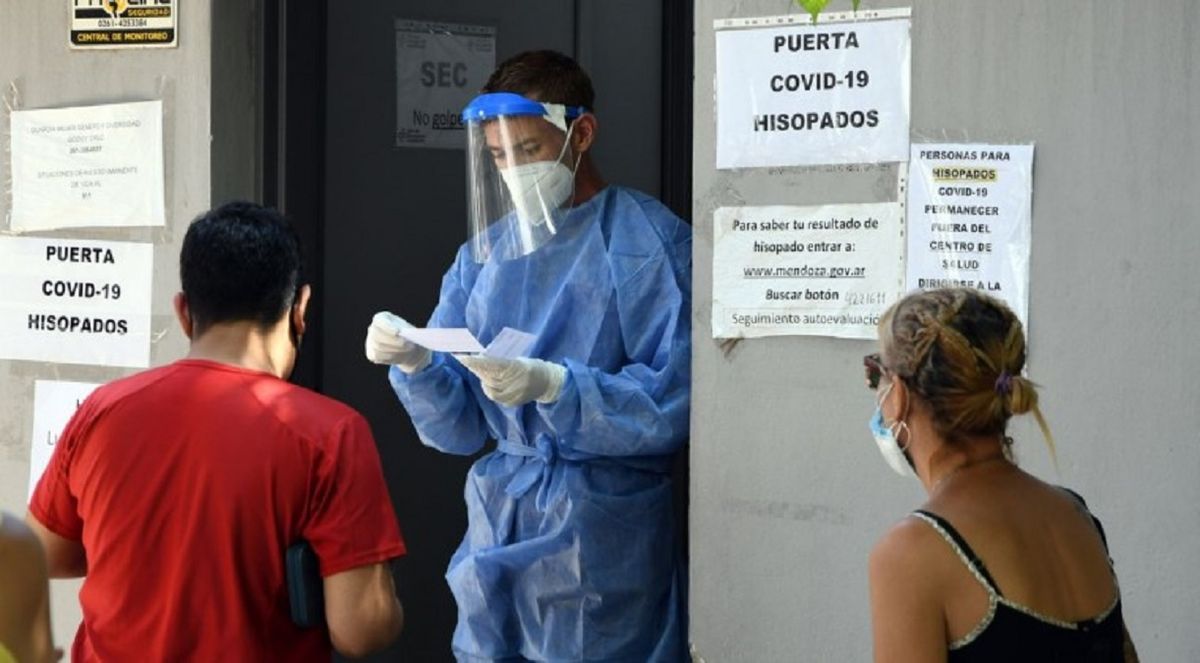 Hubo 21 muertos y 293 nuevos contagios en el país
