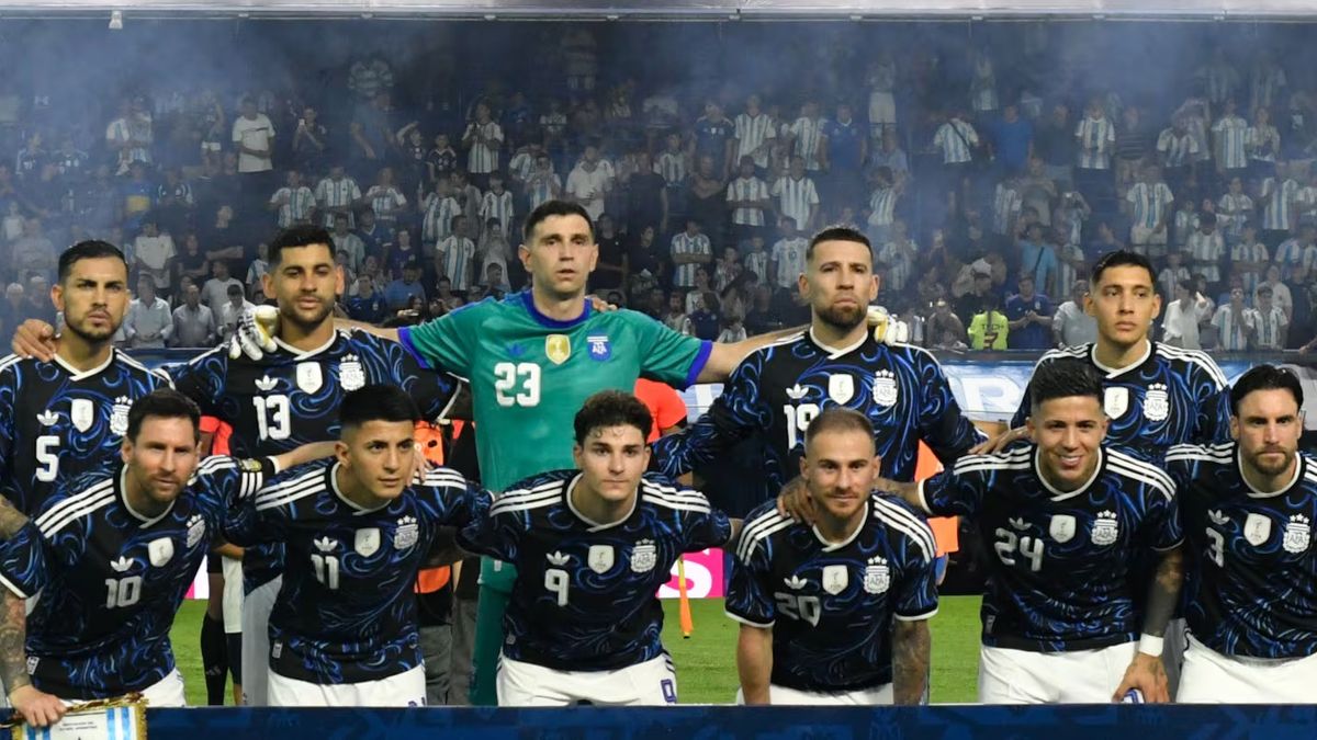 Tres futbolistas llegaron al país y le mandaron un mensaje a Scaloni