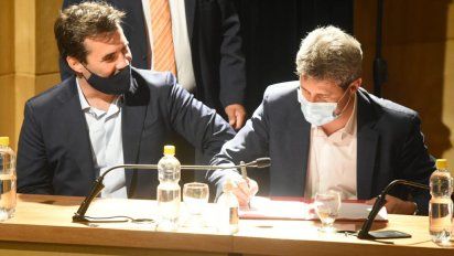 Venta de energía fotovoltaica a Nación, entre los convenios que firmó Martínez con Uñac