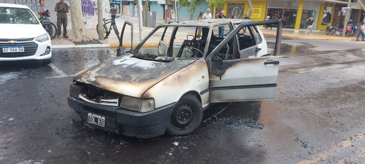 Incendio en pleno centro: una familia se salvó de milagro