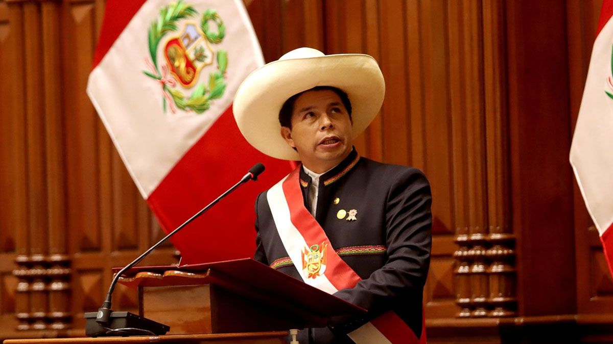 Perú: el Congreso destituyó a Pedro Castillo y asumirá la vicepresidenta
