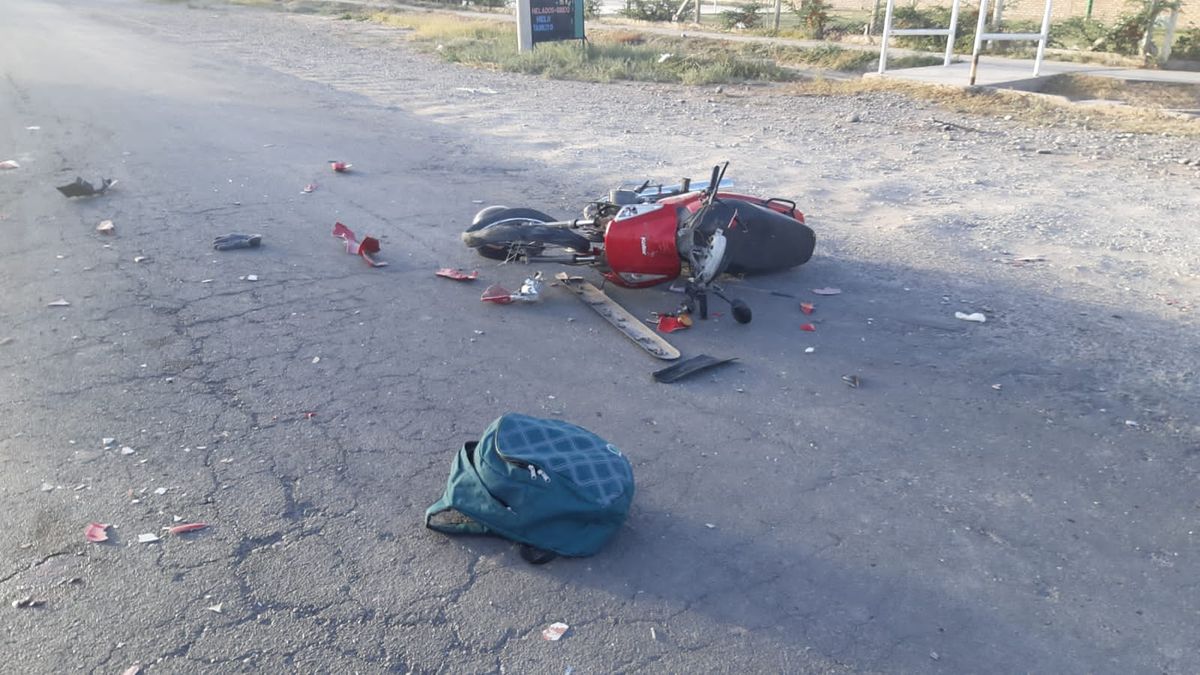 Un motociclista quedó grave tras impactar con un utilitario