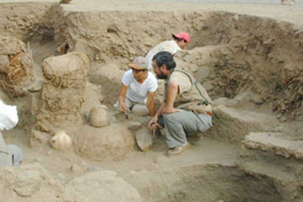 Descubren templo y fogón de cinco mil años en Lima