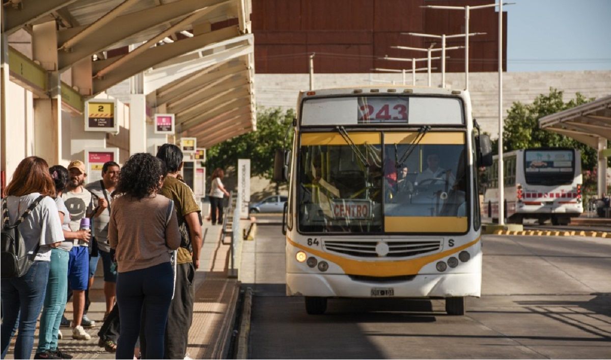 Se levantó el paro de colectivos tras un acuerdo entre UTA y ATAP