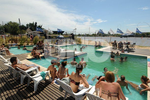 Complejos privados con piscina, una opción para pasar el verano