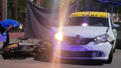 Un motociclista de 20 años falleció tras colisionar con un remís.