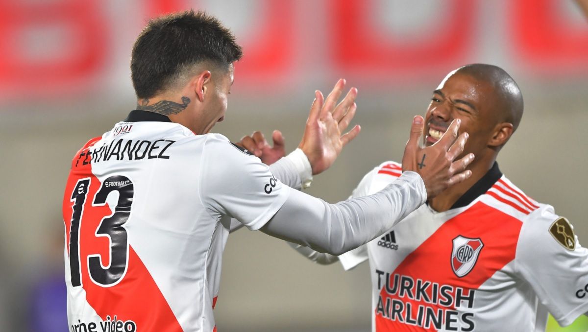 Enzo Fernández y Nicolás De la Cruz festejan el segundo gol de River. Foto: Télam.