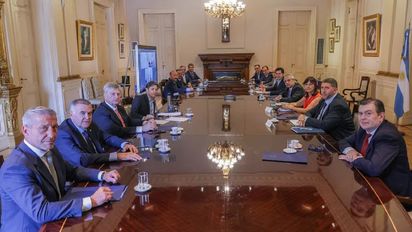 Alberto Fernández junto a los gobernadores que respaldaron su presentación en la Corte Suprema.