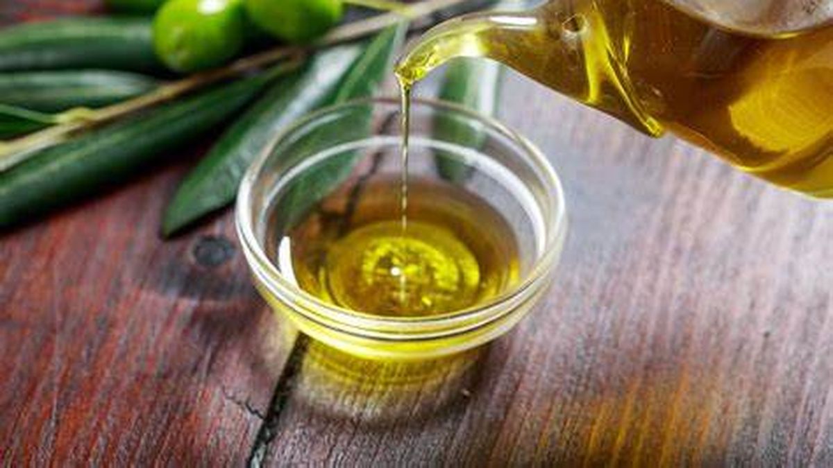 Cómo usar aceite de oliva para cubrir las canas?