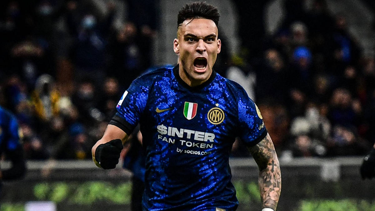 Lautaro Martínez hizo un doblete y el Inter manda en Italia
